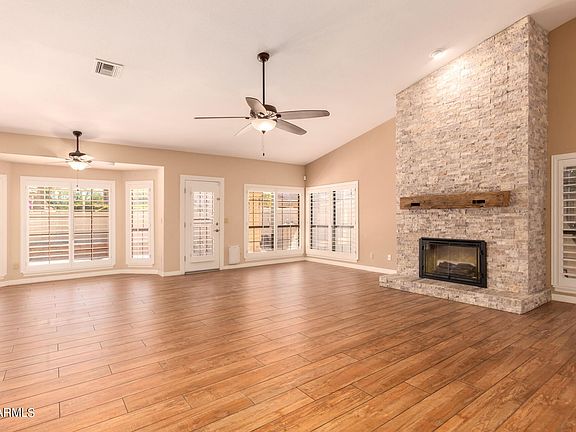 4th image of 1149 E Kings Ave