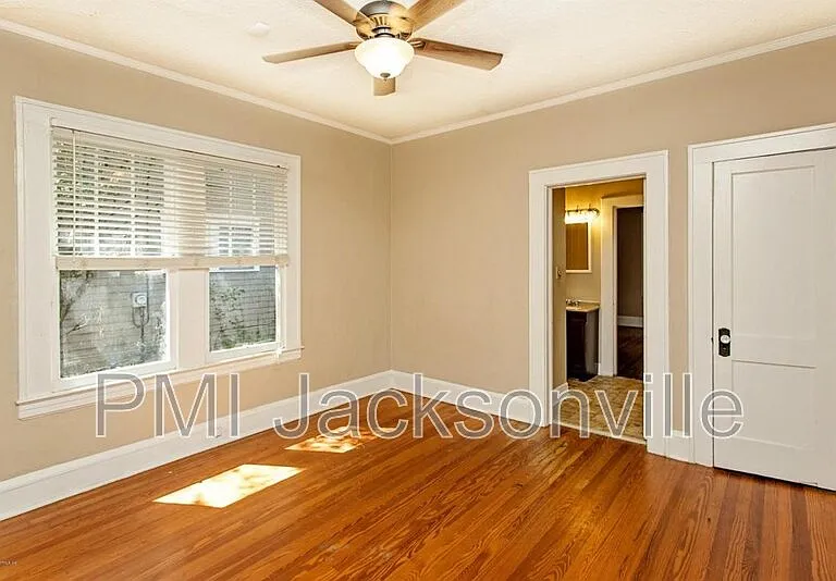 1211 Hollywood Ave — Photo 7
