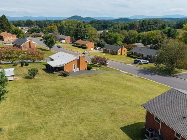 116 Fox Hill Dr, Staunton, VA 24401