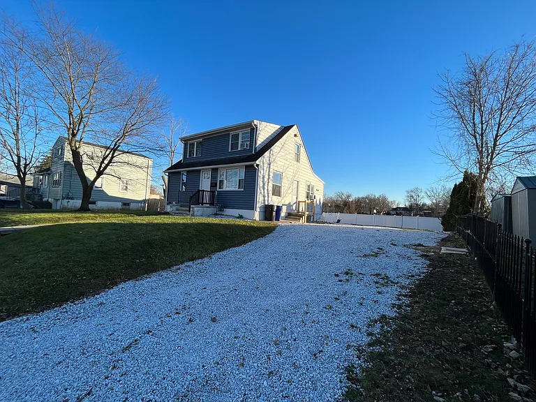 324 Fairfield Ave — Photo 2