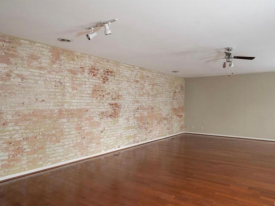 Living / Dining Room Space
