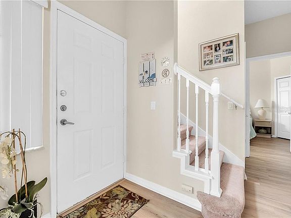 2nd image of 927 Park Terrace Cir