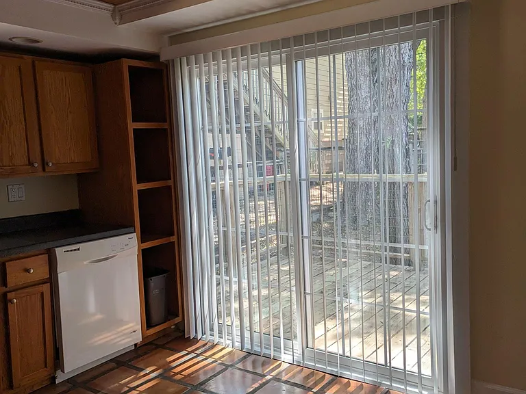 1509 Newton St — Photo 15