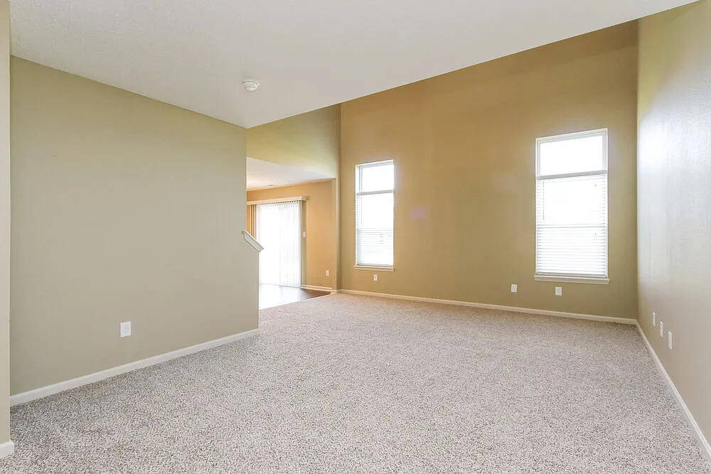3 bed, 2.5 bath, 1936 sqft, $2,270 — Photo 2