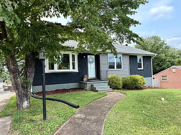 4th image of 1211 Dandridge Dr