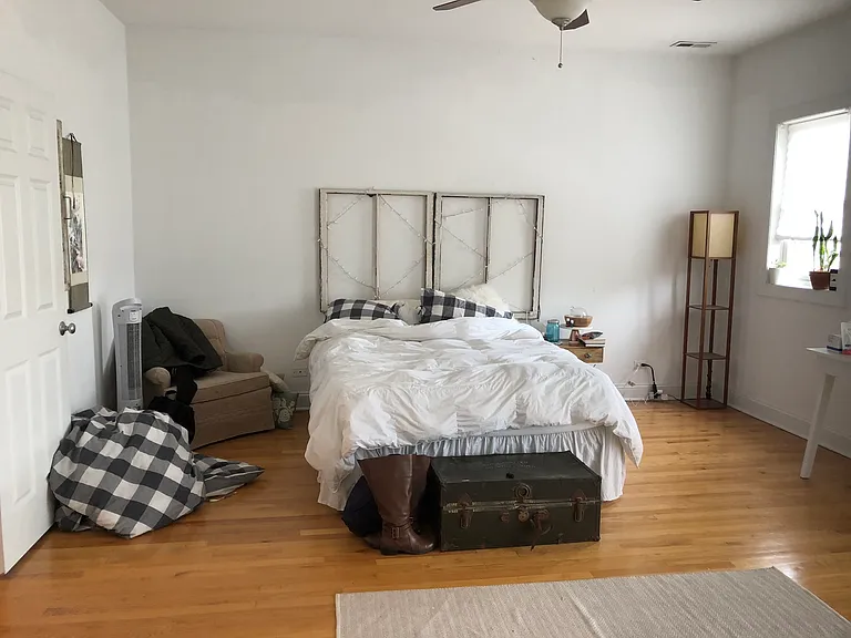 915 W Dakin St — Photo 17