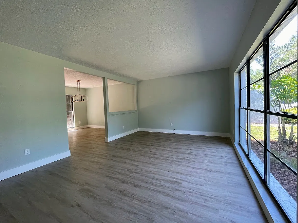 4 bed, 2.5 bath, 2220 sqft, $3,195 — Photo 3