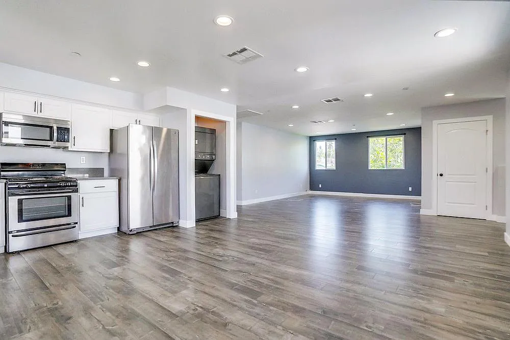 Building Photo - 5258 Oakland St #1/2