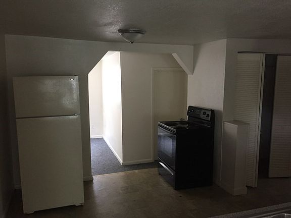 2nd image of 1909 E Poinsettia Ave