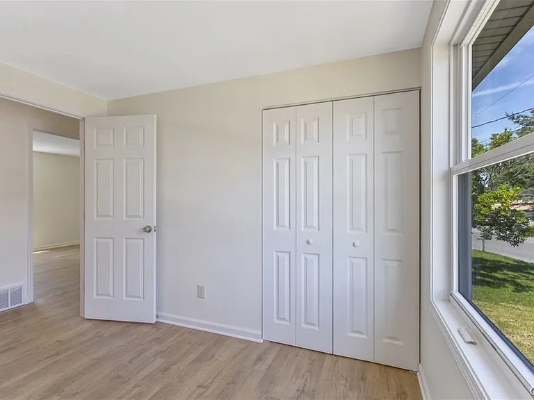 8256 Elaine Cir — Photo 9