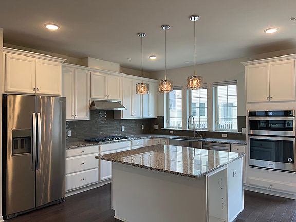 5th image of 33 Braeburn Ct