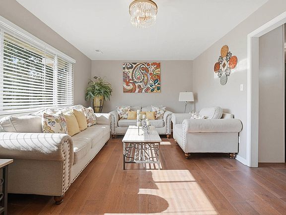 5th image of 7820 Rosemary Cir