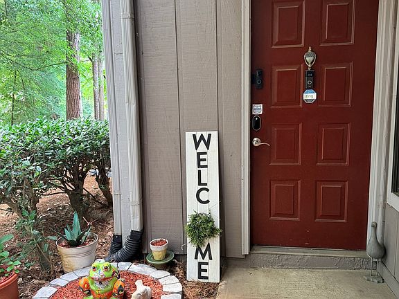 2nd image of 4005 Woodridge Way