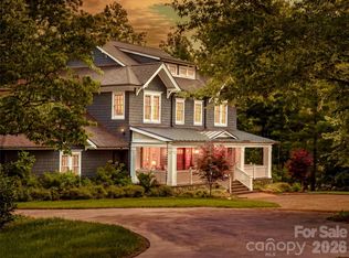 1 Cedar Chine Dr, Asheville, NC 28803
