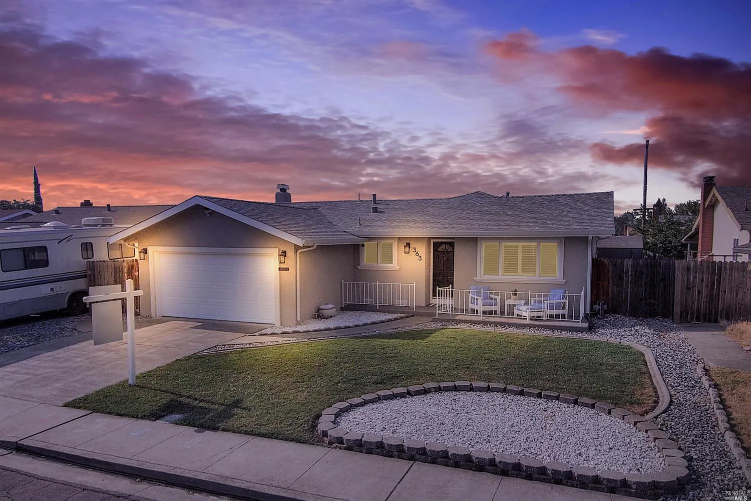 363 Lily St photo 1