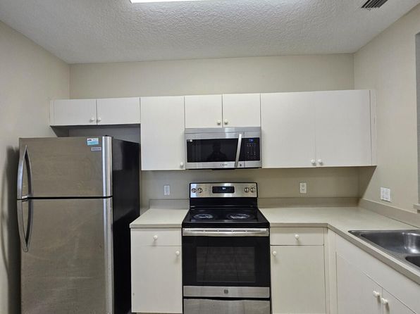 1063 Golden Lakes Blvd APT 322
