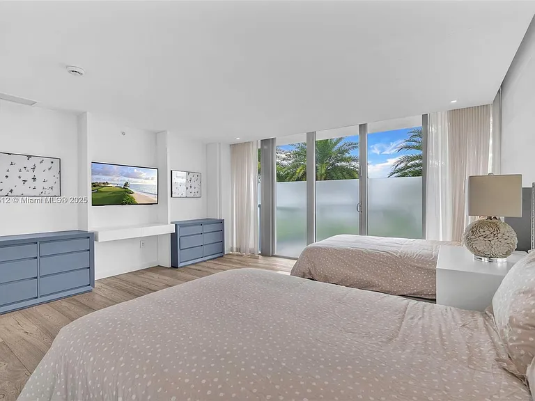 9501 Collins Ave #1 — Photo 30