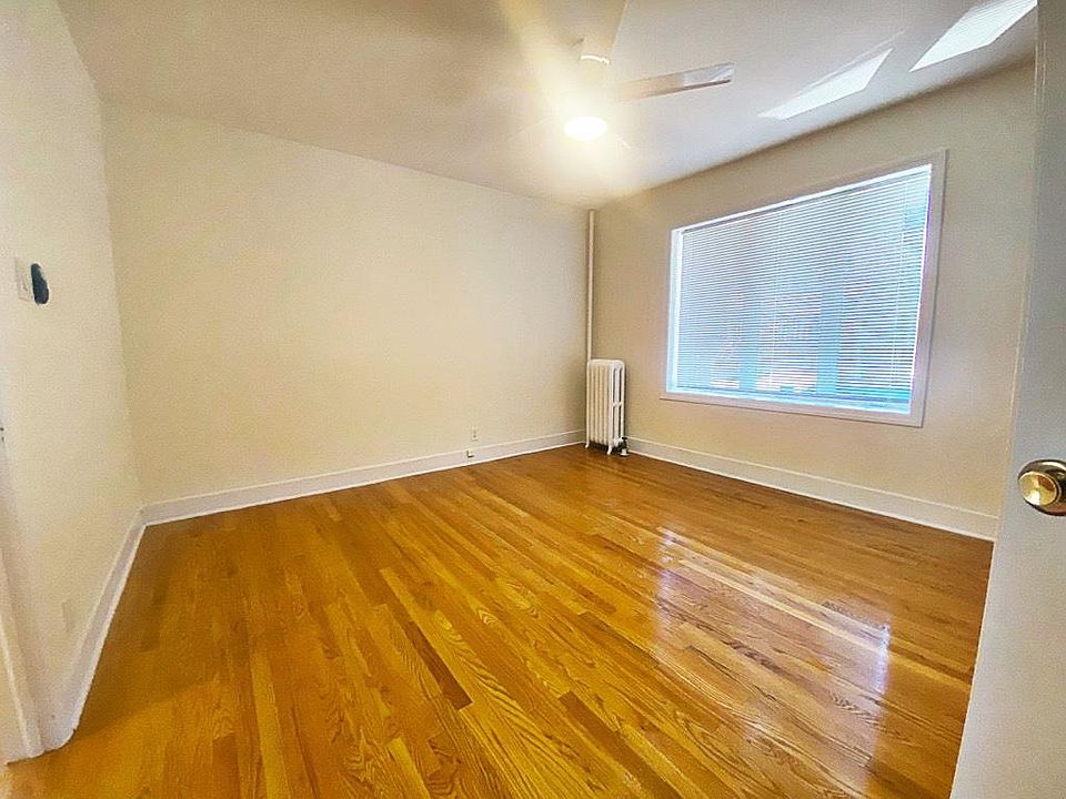 1st image of 204 Bay 28th St Floor 1