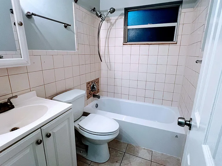 1401 NE 15th St #8 — Photo 7