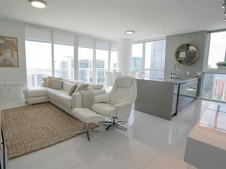 Brickell Ave — Photo 5