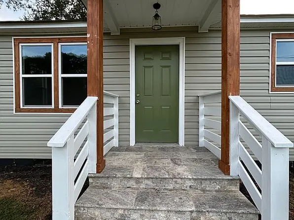 221 Schumpert St, Leesville, SC 29070