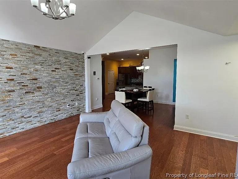 127 Nandina Ct — Photo 10