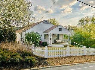 40 Thompson Pl, Roswell, GA 30075