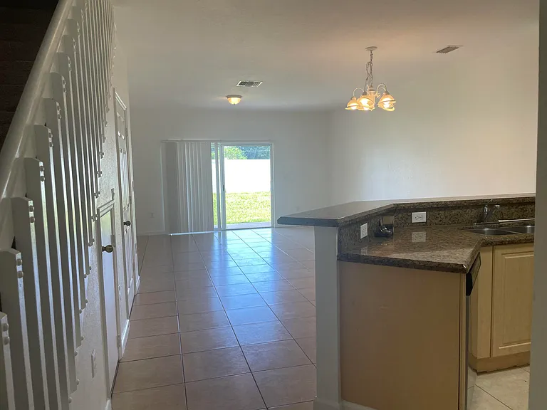 5187 SE Mariner Garden Cir — Photo 2