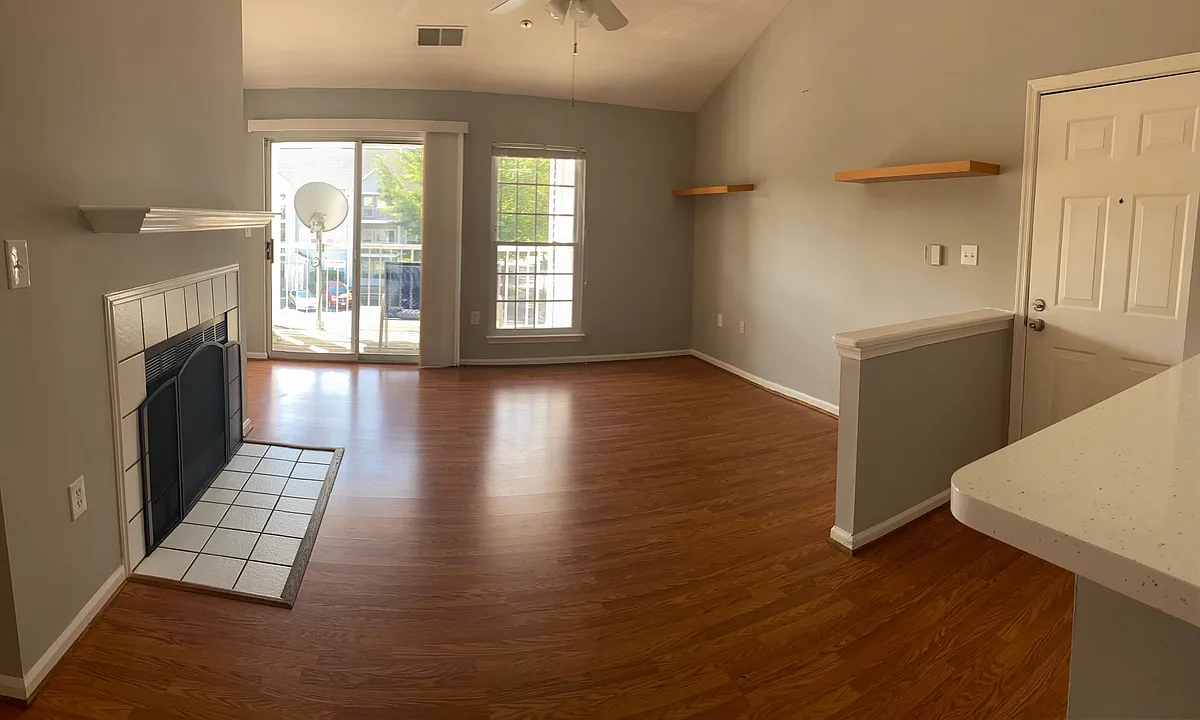 livingroom - 4408 Silverbrook Ln #K301