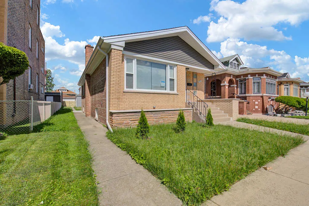 8024 S Wolcott Ave photo 1