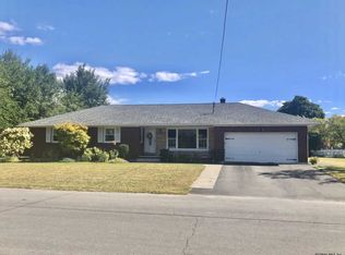 26 Donna Dr, Albany, NY 12205