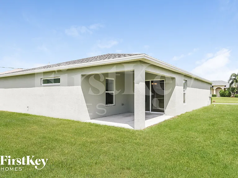 1682 SW Crawford Ave — Photo 14