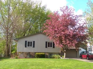 1245 Skillman Ave W, Roseville, MN 55113
