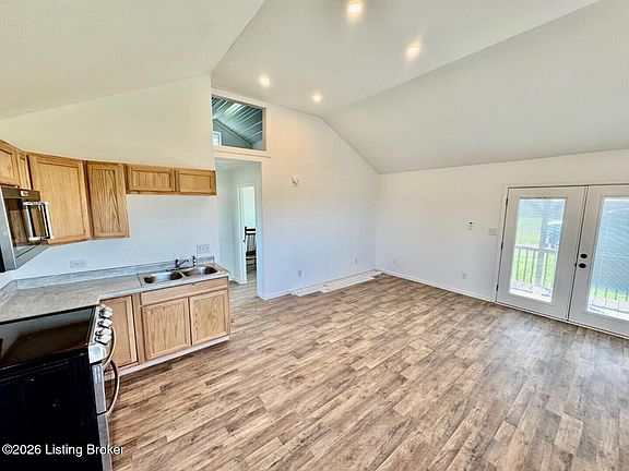 4th image of 386 Baker Rd