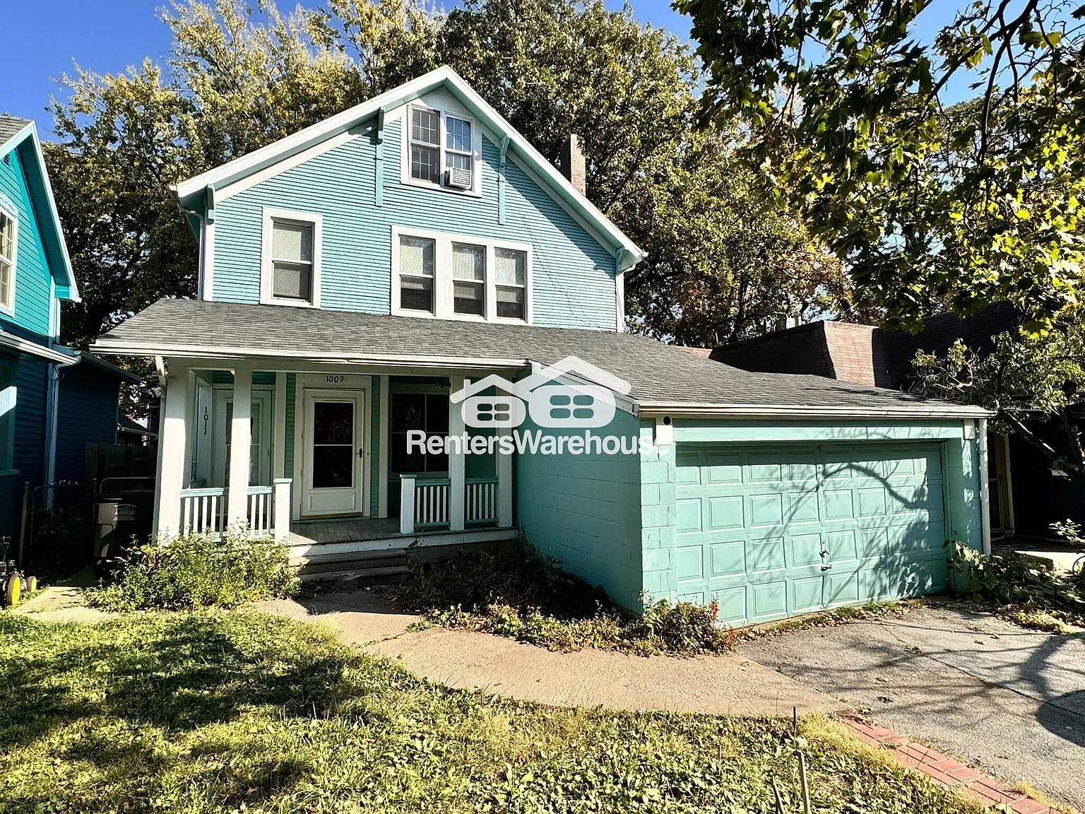 Large 2 Bedroom 1 Bath Duplex — Photo 1