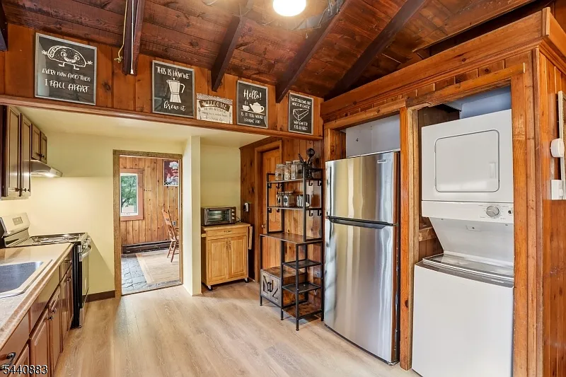 3 bed, 1.0 bath, $2,400 — Photo 4