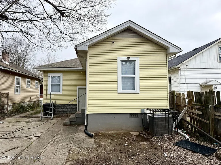 1545 Catalpa St — Photo 13