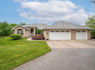 6 Shadow Pines Ln, Morgantown, WV 26508