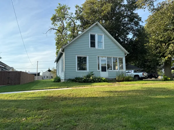 109 W Elm St, Cedar Bluffs, NE 68015