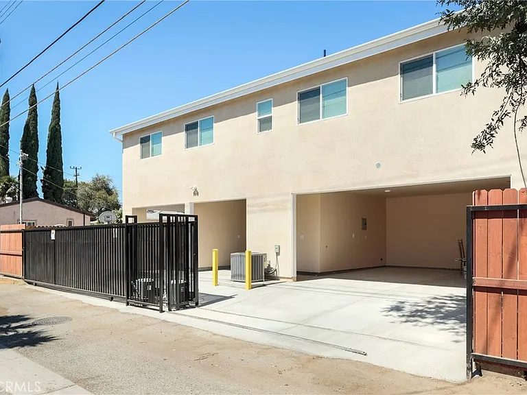 17134 Saticoy St — Photo 12