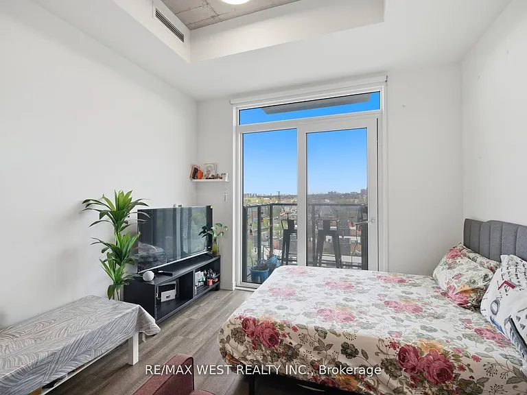 1808 Saint Clair Ave W #801 — Photo 10