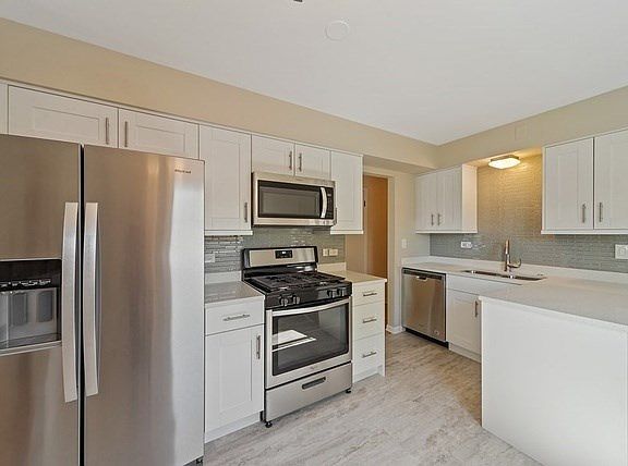 3rd image of 3819 Emerson Dr