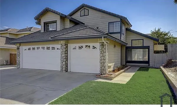 45308 Pickford Ave — Photo 2