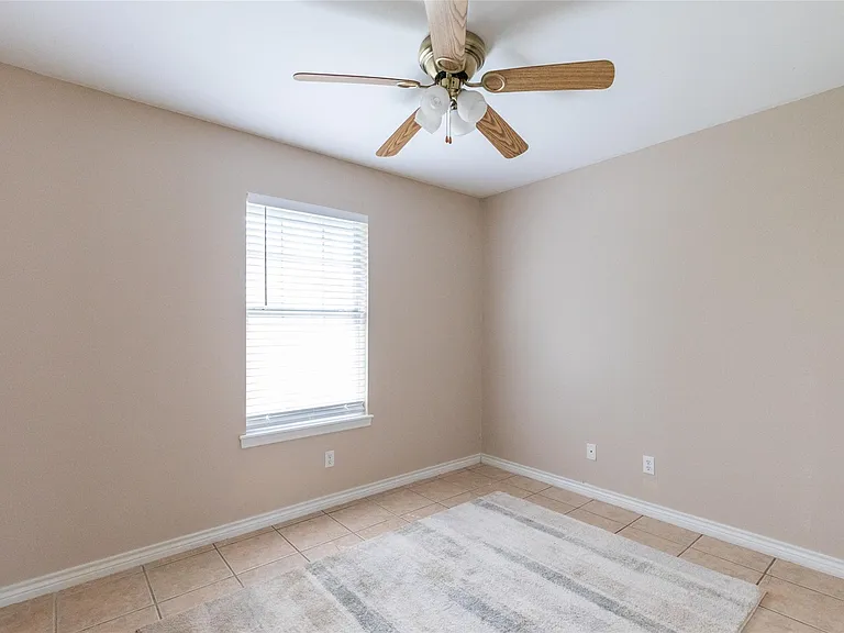 136 Nolan St #B — Photo 5