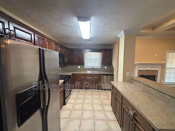 3rd image of 385 Lee Road 2141