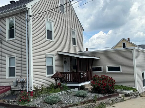 107 Mount Saint Charles Ave Floor 2, Woonsocket, RI 02895