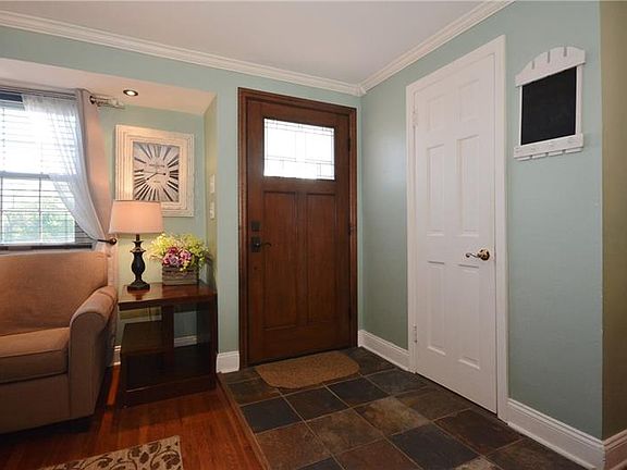 3rd image of 6 Alton Dr