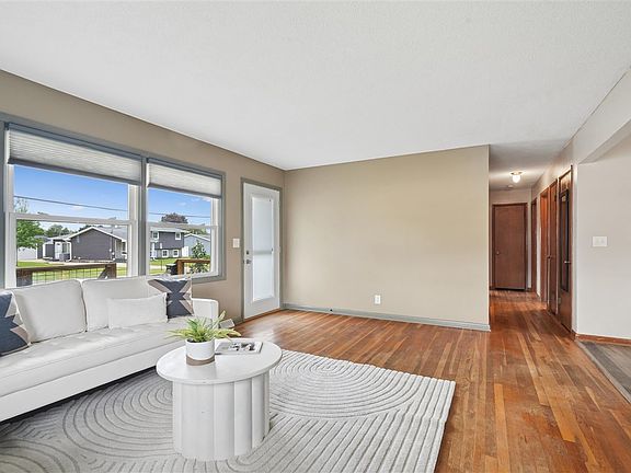 5th image of 2000 Lauren Dr SW