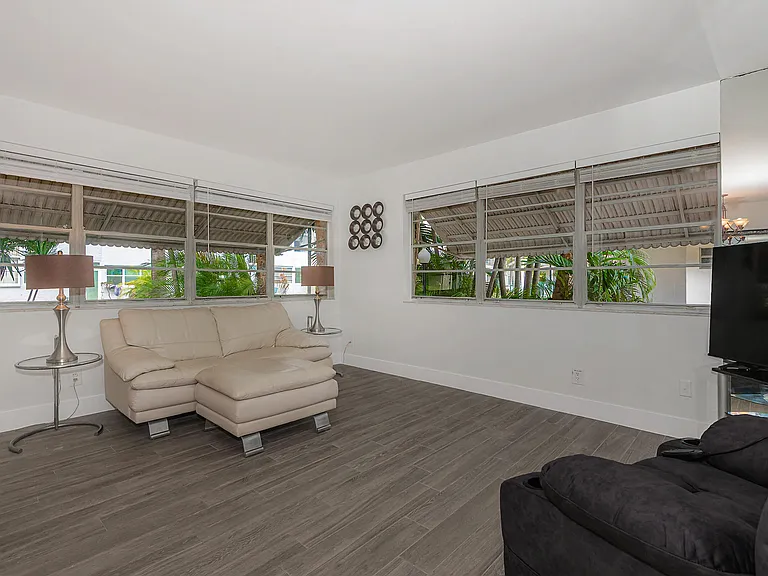 1333 E Hallandale Beach Blvd #101 — Photo 8