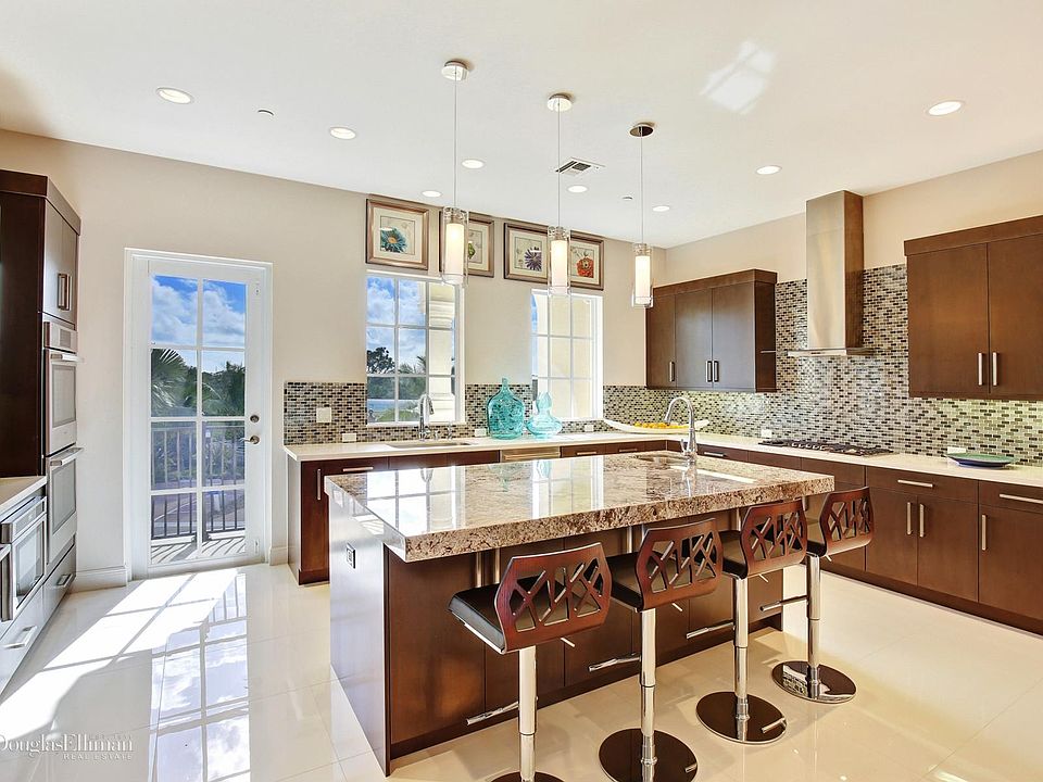 1st image of 139 Tierra Ln #12